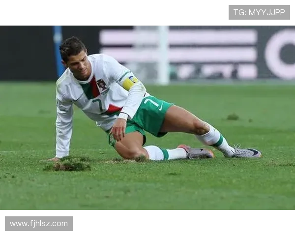 全球足球明星的生平事迹与职业生涯详细介绍